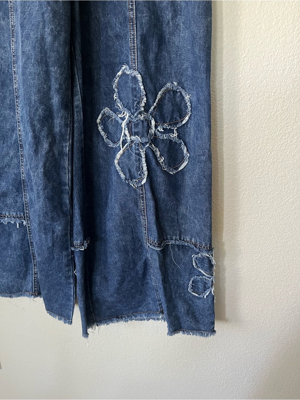 Medium Blue Wide Leg Stretchy Waistband Floral Appliqué Jeans Women's Size L - Picture 8 of 16